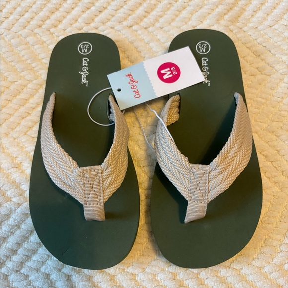 Cat‎ & Jack Olive and Beige Flip Flops - Picture 1 of 6